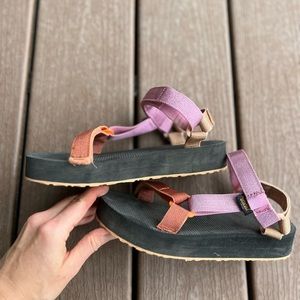 NWOT Sparkly Teva Sandals “Midform Universal”